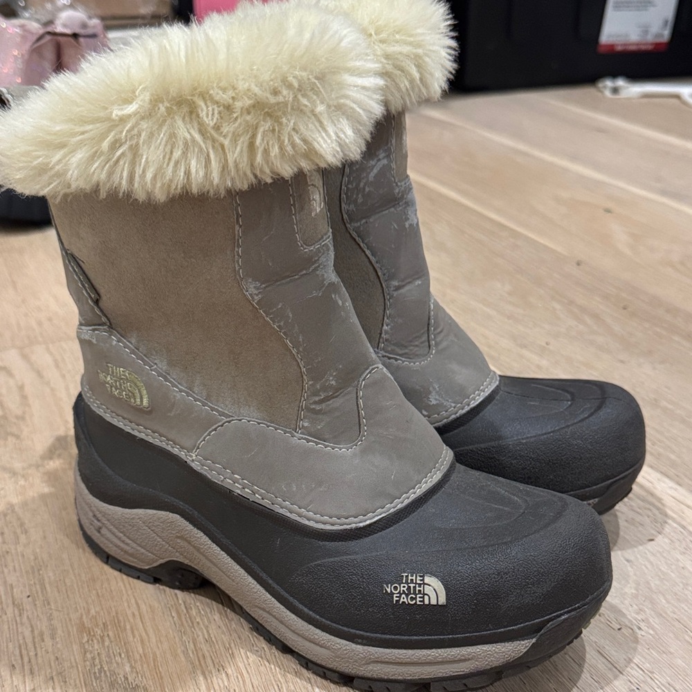 The North Face Beige Suede & Black Rubber Kids Snow Boots with Faux Fur Cuff - Picture 3 of 5
